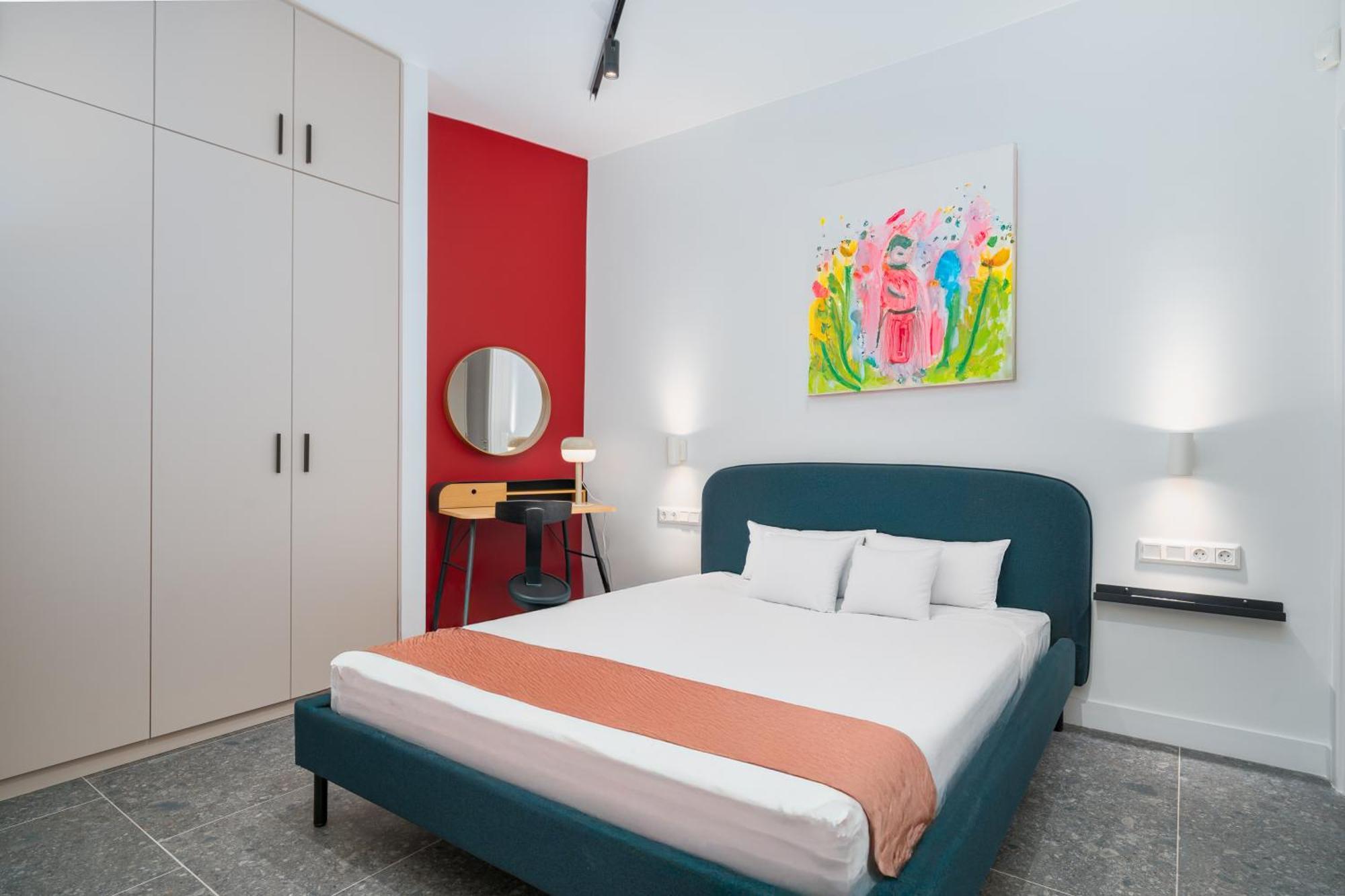 Modern And Cozy With Elegant Decor Pireu