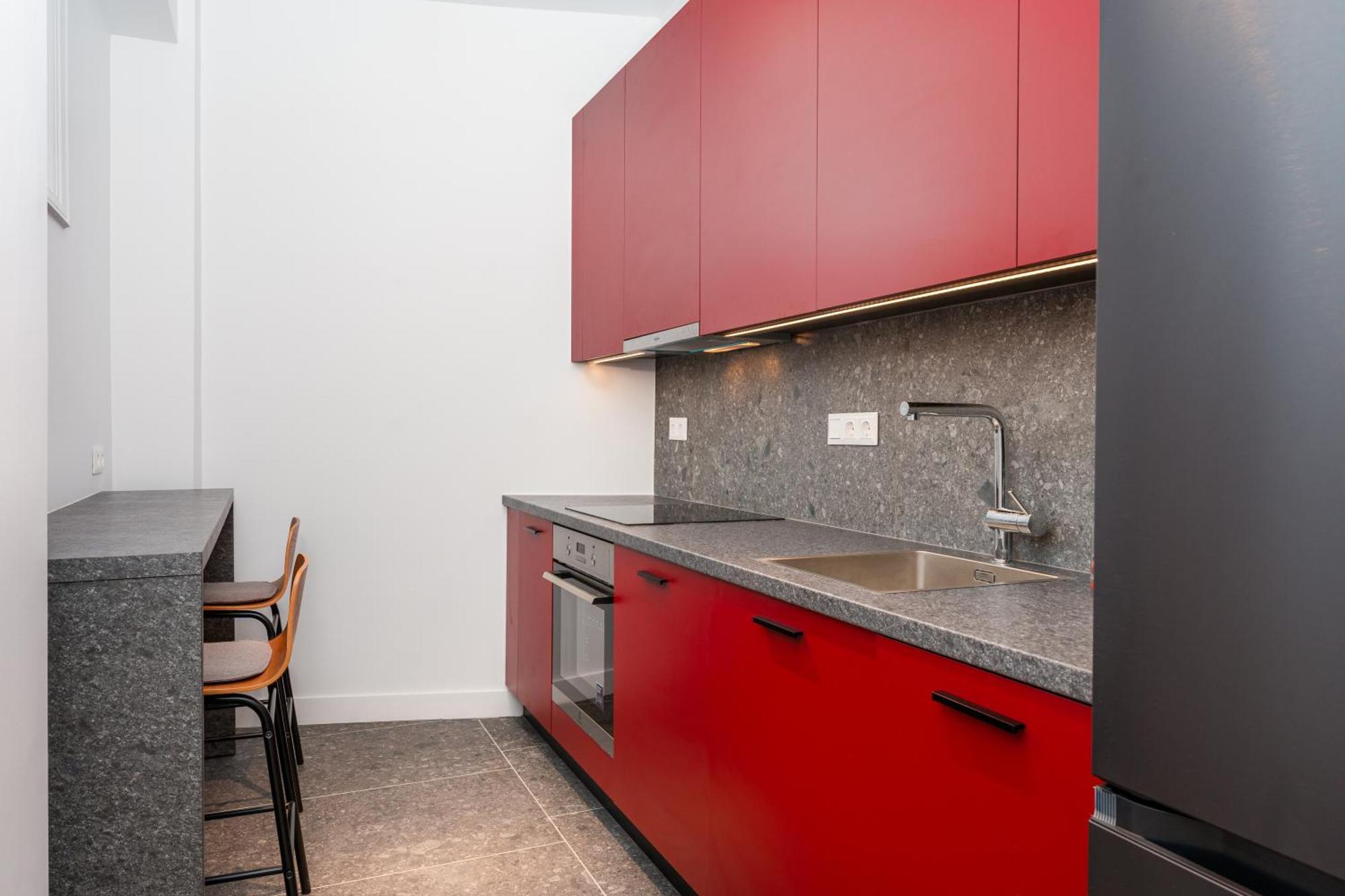 Modern And Cozy With Elegant Decor Apartament *