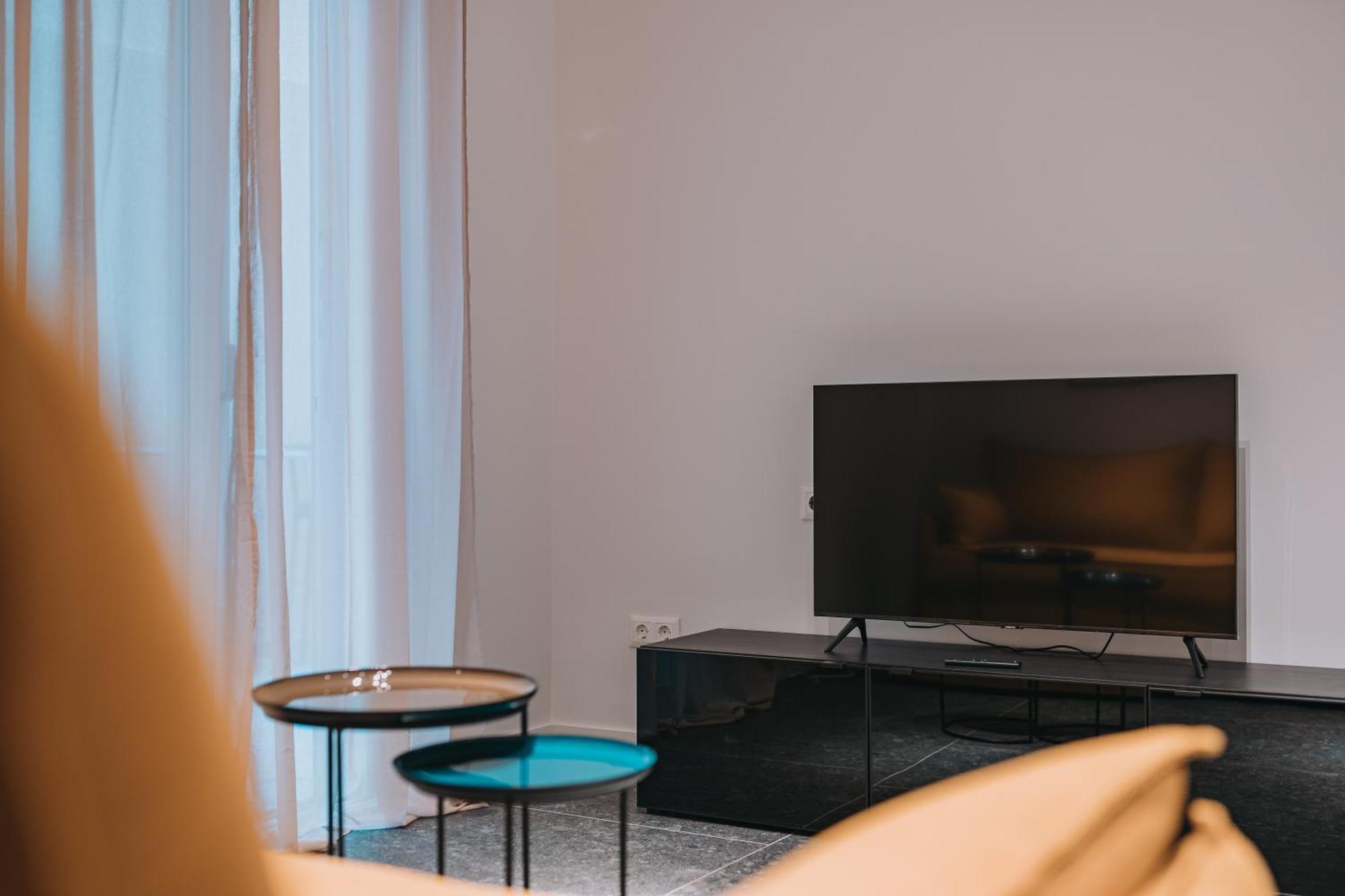 Modern And Cozy With Elegant Decor Pireu