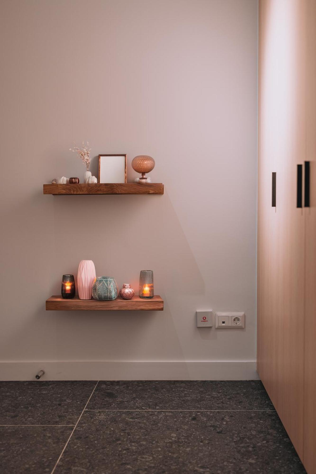 Modern And Cozy With Elegant Decor