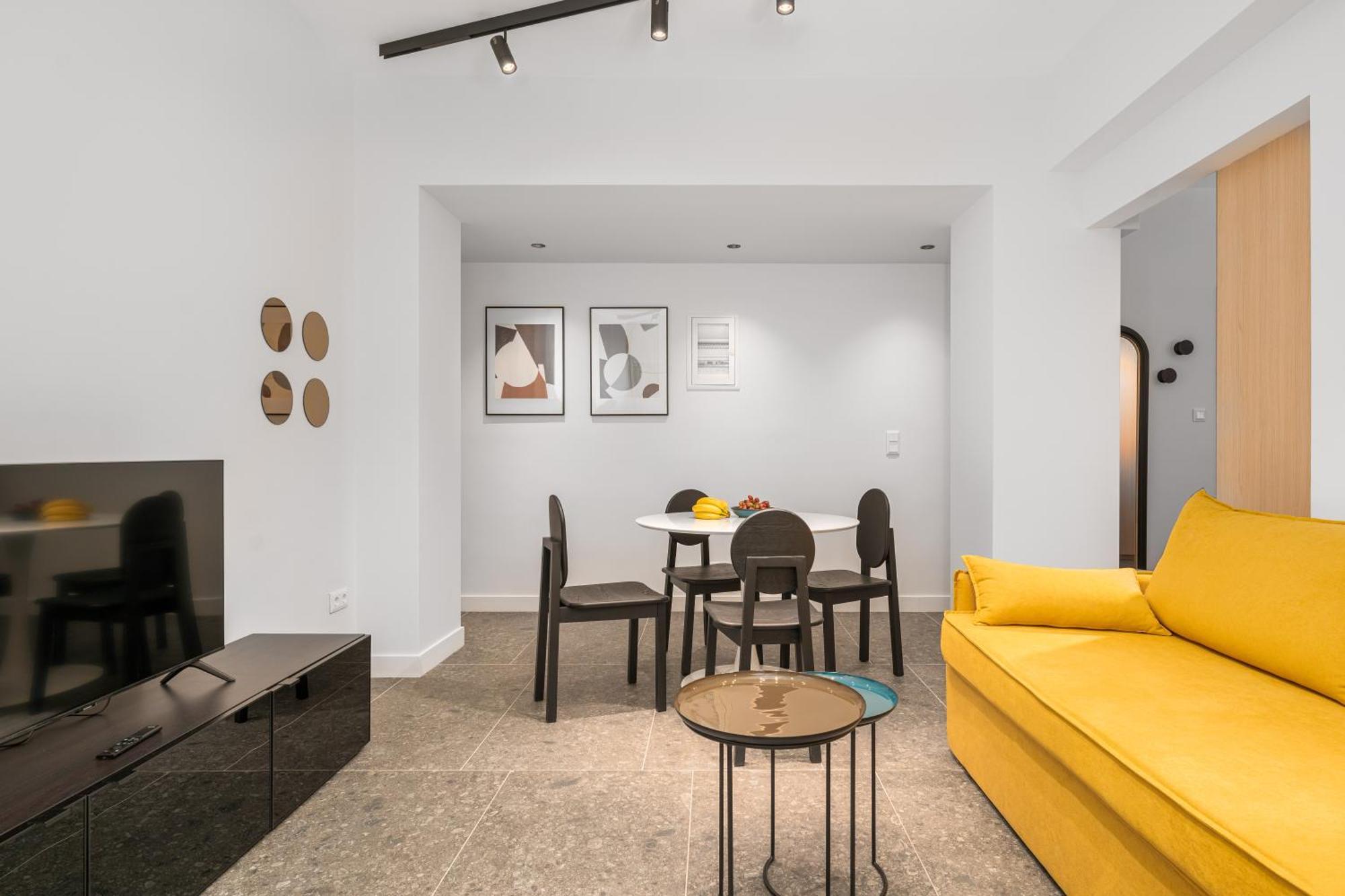 Modern And Cozy With Elegant Decor Pireu