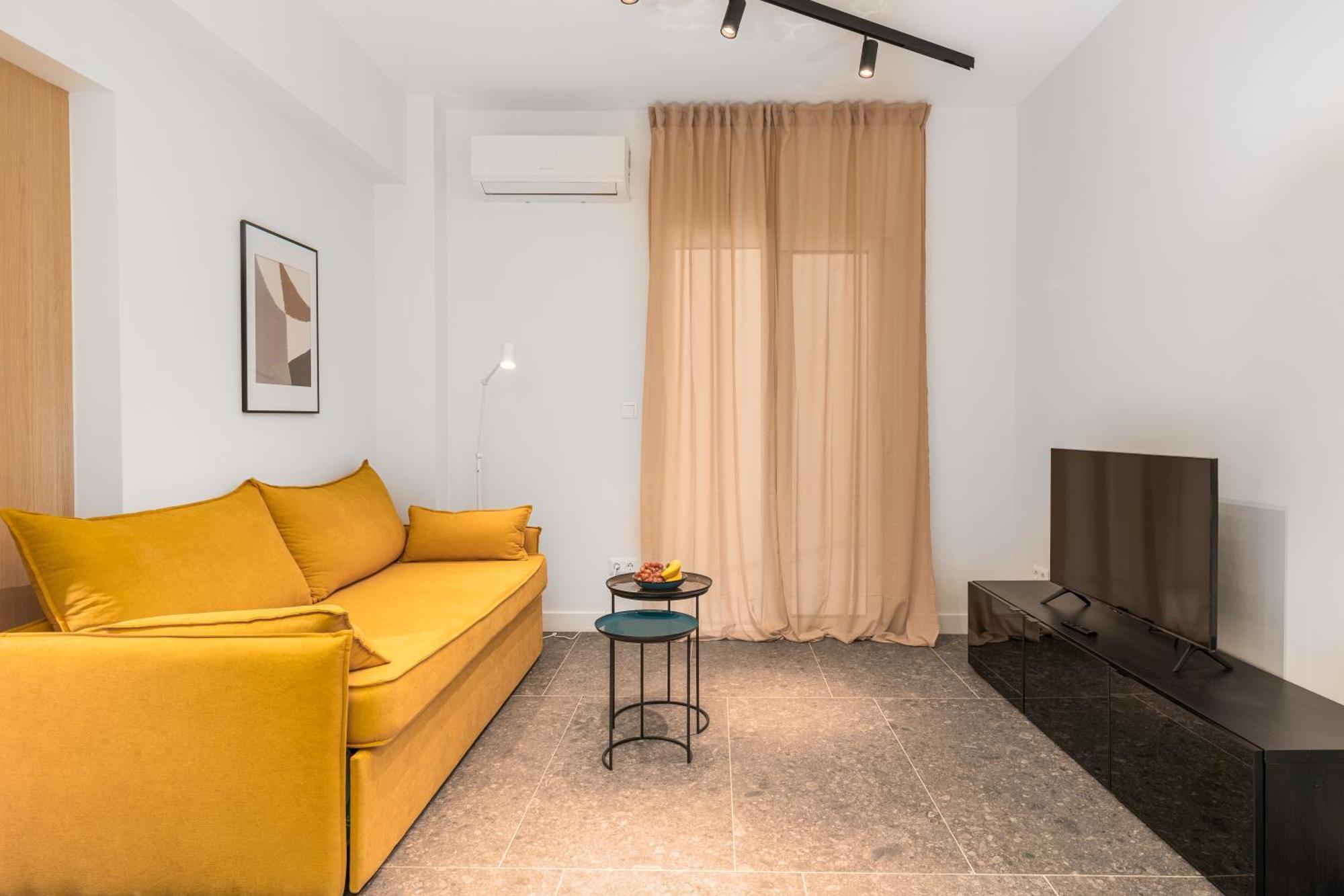 Modern And Cozy With Elegant Decor Pireu